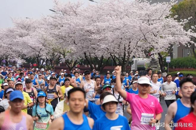欧冠榜首大战!数据:巴萨神锋复出 欲斩大巴黎