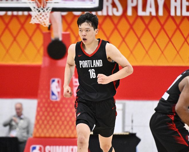 奥尼尔在批评了艾顿在湖人的表现后，仍希望湖人能在内线有所作为